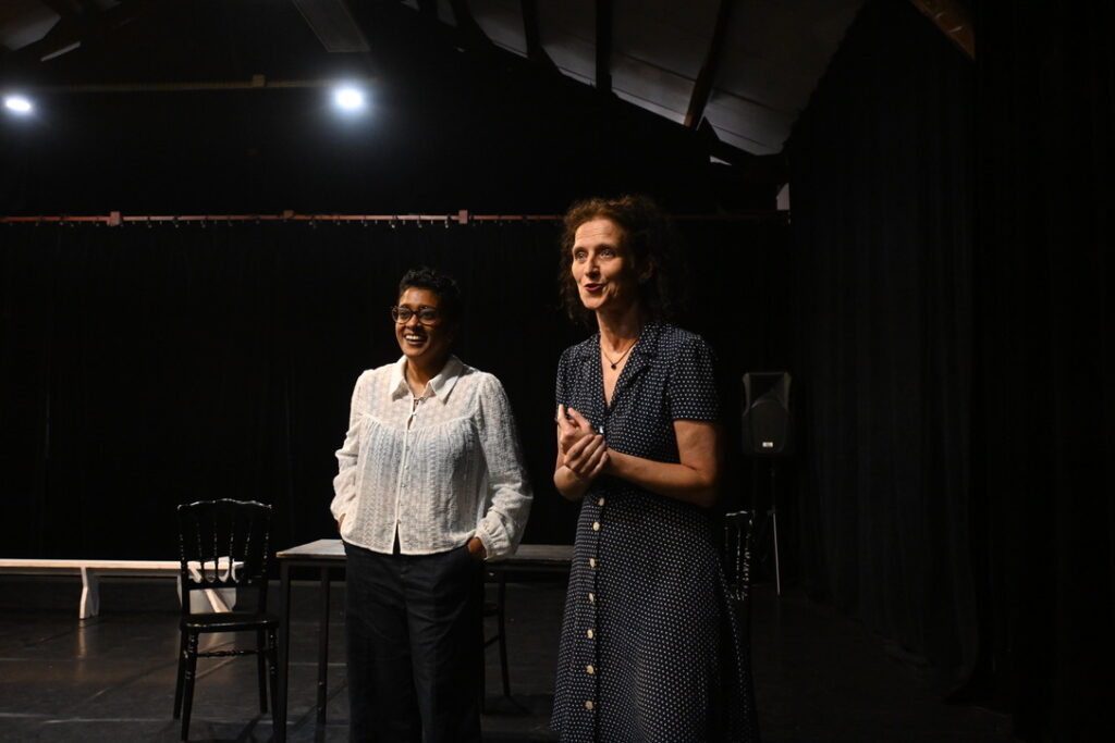 discussion à la mousson d'été